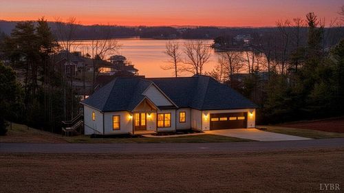 639 Compass Cove Cir, Moneta, VA, 24121-3599 | Card Image