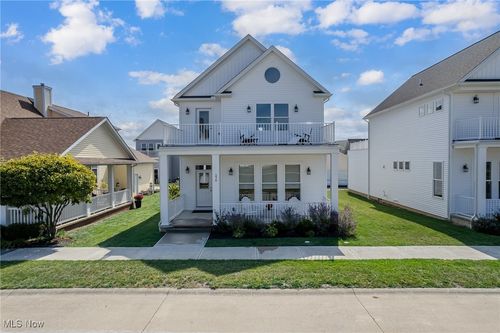 374 Bascule Dr, Lorain, OH, 44052-2085 | Card Image