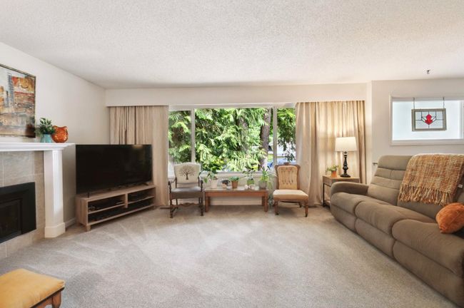 4037 196 A St, House other with 6 bedrooms, 3 bathrooms and 6 parking in Langley BC | Image 5