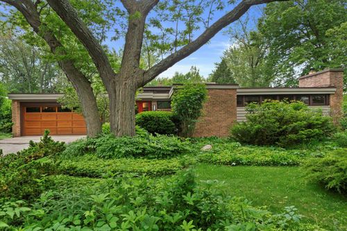 8325 N Regent Road, Fox Point, WI, 53217 | Card Image