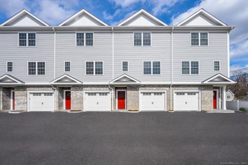 apt-3-2 Beacon Sq, Fairfield, CT, 06825-3691 | Card Image