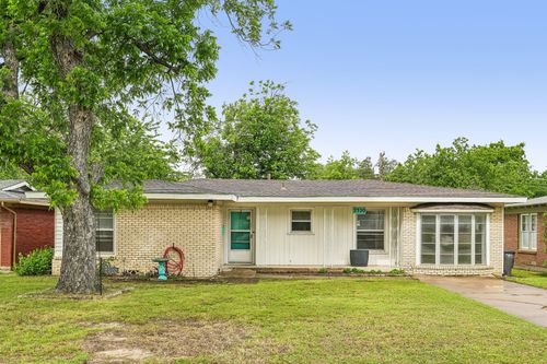 2320 Maryel Dr, Fort Worth, TX, 76112-4922 | Card Image
