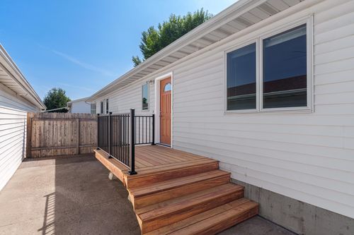 2017 32nd Ave S, Fargo, ND, 58103-6705 | Card Image