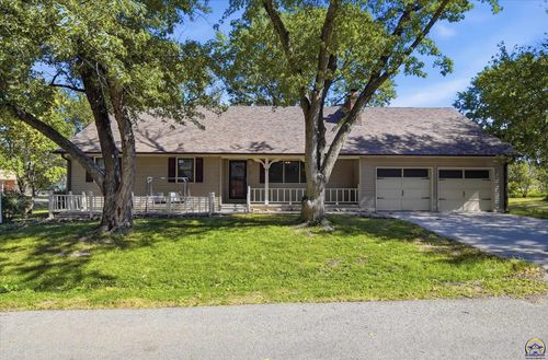 8 Martinwood Dr, Osage City, KS, 66523-1631 | Card Image