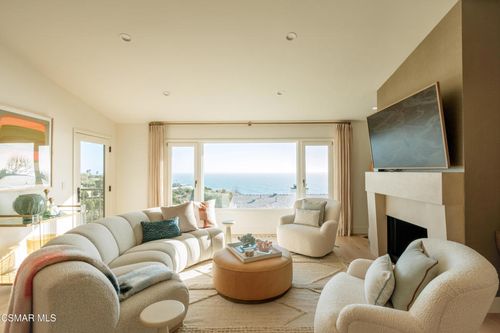 6813 Seawatch Ln, Malibu, CA, 90265-4142 | Card Image