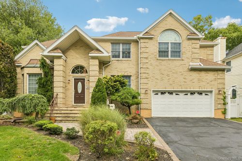 2175 Helene Ave, Merrick, NY, 11566-3204 | Card Image