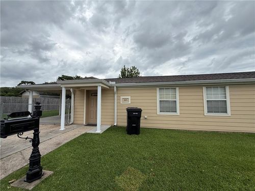 321 Rosemary St, Chalmette, LA, 70043-5175 | Card Image
