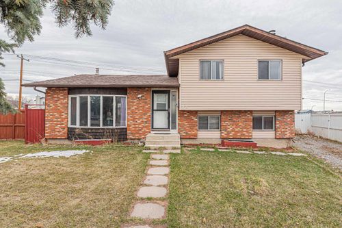 64 Castledale Cres Ne, Calgary, AB, T3J1X4 | Card Image