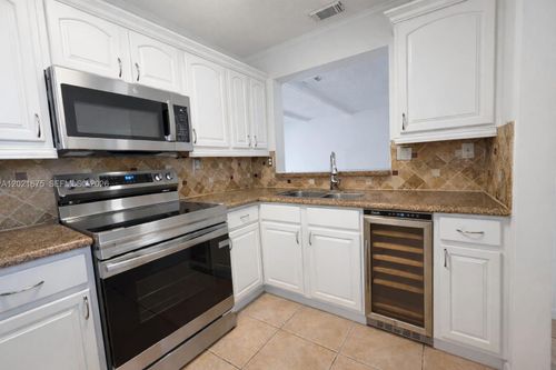 202-15761 Sw 137th Ave, Miami, FL, 33177-8128 | Card Image