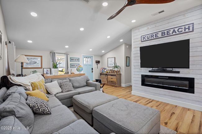 333 Fourth Ave S, House other with 2 bedrooms, 2 bathrooms and null parking in Kure Beach NC | Image 9