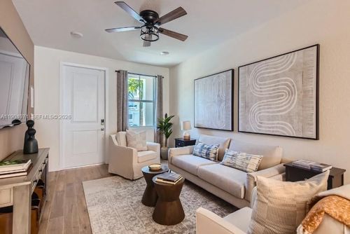 117-117 Sw 170th Ave, Pembroke Pines, FL, 33027-4966 | Card Image