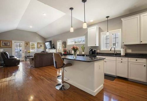 6 Dunstable Cir, Merrimack, NH, 03054-4901 | Card Image
