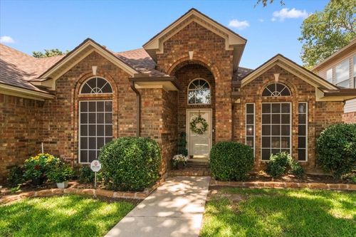 6321 Cobblestone Ln, Arlington, TX, 76001-5605 | Card Image