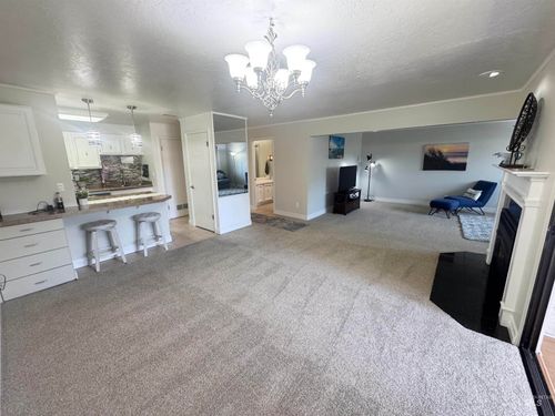 1095 N Camelot Dr, Boise, ID, 83704-8606 | Card Image