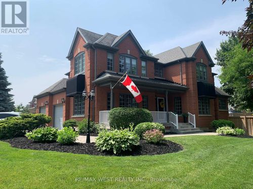 758 Exceller Circle, Newmarket (Stonehaven-Wyndham), ON, L3X1P5 | Card Image