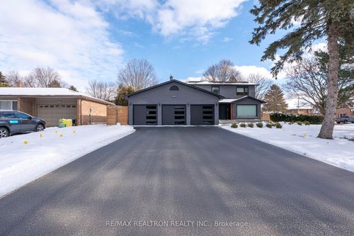 1 Rosegarden Cres, Richmond Hill, ON, L4E2P1 | Card Image