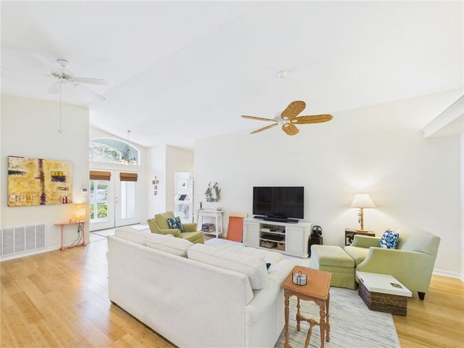 622 Cottonwood Rd, House other with 3 bedrooms, 2 bathrooms and null parking in Sebastian FL | Image 4