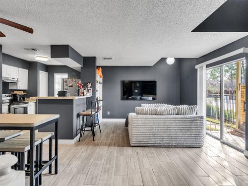 apt-201-1515 Sandy Springs Rd, Houston, TX, 77042-1366 | Card Image