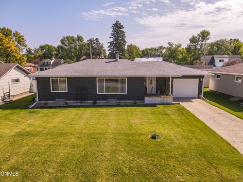 714 6th Ave Ne, Valley City, ND, 58072-2351 | Card Image