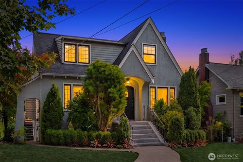 5208 36th Ave Ne, Seattle, WA, 98105-3128 | Card Image