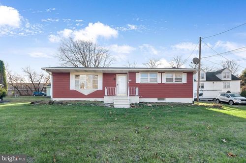 416 Main St, Stockertown, PA, 18083-7036 | Card Image