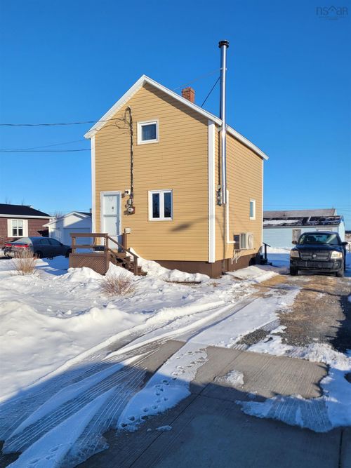 21 Sydney St, Glace Bay, NS, B1A5J6 | Card Image