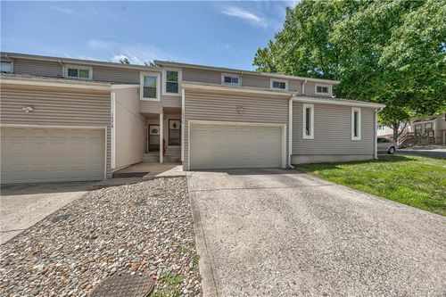 c-1421 Martway Cir, Olathe, KS, 66061-5815 | Card Image