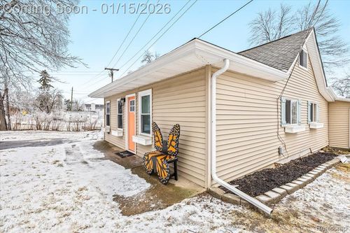 9115 Gale Rd, White Lake, MI, 48386-1414 | Card Image