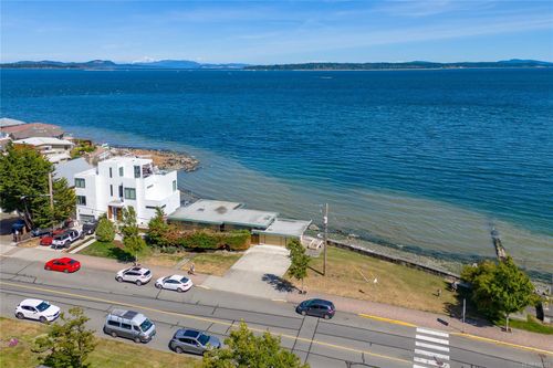 9625 First St, Sidney, BC, V8L2W7 | Card Image
