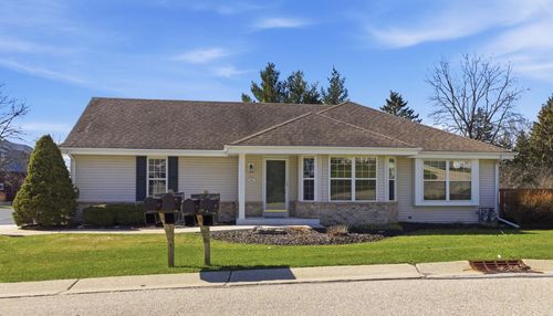 N96W14211 Knollcrest Circle, Germantown, WI, 53022 | Card Image