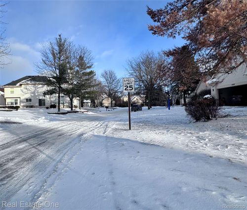 37375 Chelsea Ln, Farmington Hills, MI, 48331-2811 | Card Image