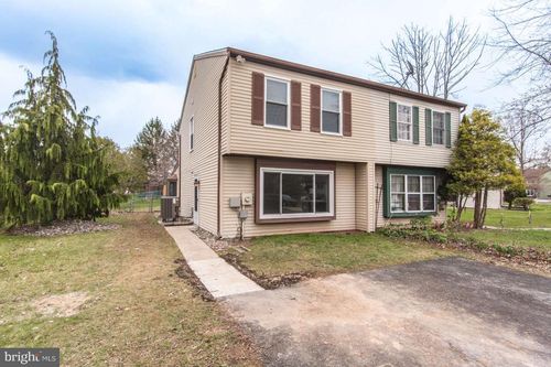 195 Redwood Dr, QUAKERTOWN, PA, 18951-3502 | Card Image