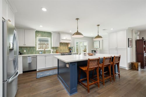 2339 Brookmere Dr, Houston, TX, 77008-1138 | Card Image