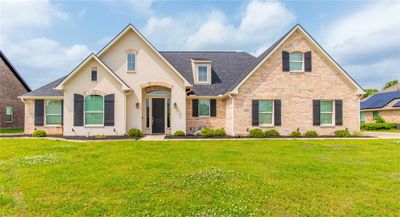 View of front of house with a front lawn | Image 1