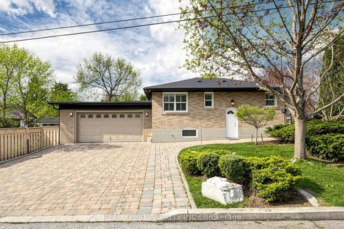 103 Aura Lea Blvd, North York, ON, M9M1K4 | Card Image
