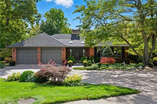 {{alt}} | Card Image