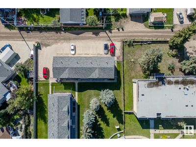 17 Imperial Cres, Townhouse with 2 bedrooms, 2 bathrooms and 1 parking in Devon AB | Image 2