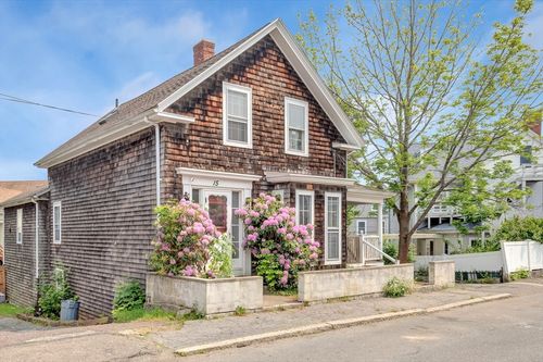 15 Washington Sq, Gloucester, MA, 01930-3642 | Card Image