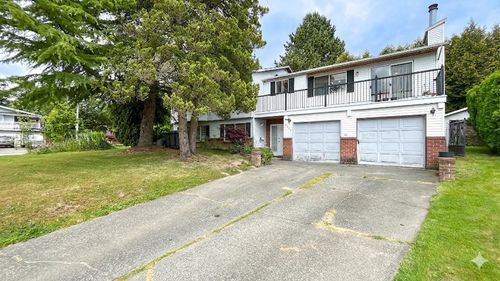 9392 139 St, Surrey, BC, V3V7K9 | Card Image