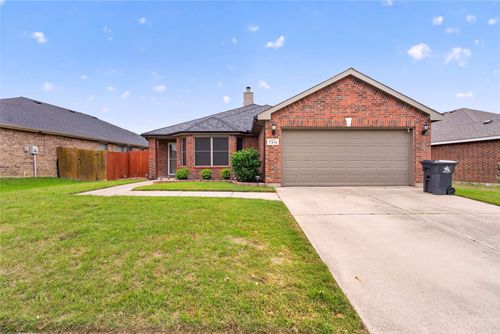 7315 Fossil Creek Dr, Arlington, TX, 76002-4756 | Card Image
