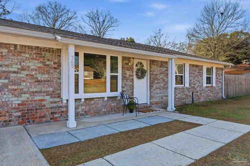 769 El Camino Dr, Cantonment, FL, 32533-6991 | Card Image