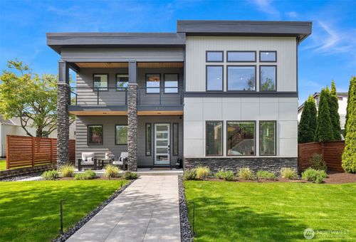 635 17th Avenue W, Kirkland, WA, 98033 | Card Image