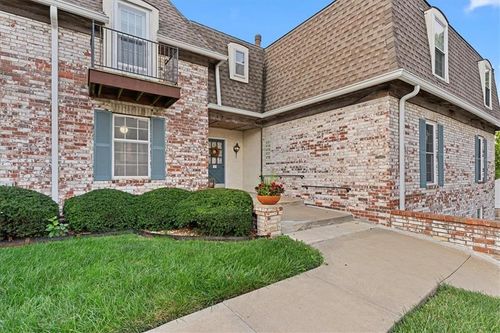 5729 Metcalf Ct, Mission, KS, 66202-2351 | Card Image