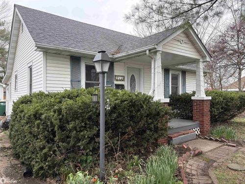 910 N 10th St, Fairfield, IA, 52556-2124 | Card Image