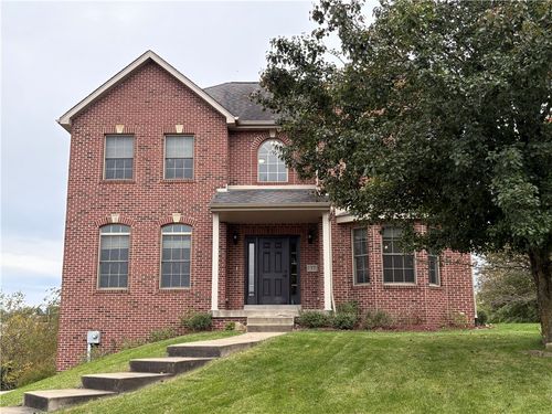 137 Robinson Dr, Pleasant Hills, PA, 15236-4598 | Card Image