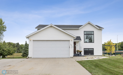 3961 10th St N, Fargo, ND, 58102-1048 | Card Image