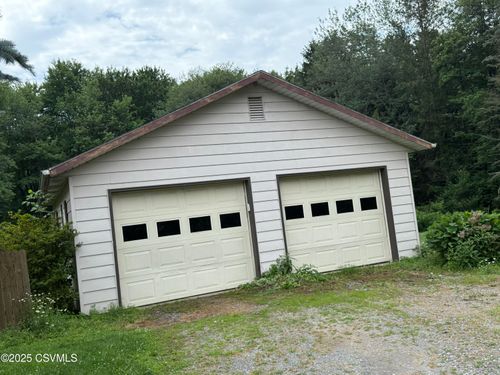 25 Wolfe Rd, Nescopeck, PA, 18635-2240 | Card Image
