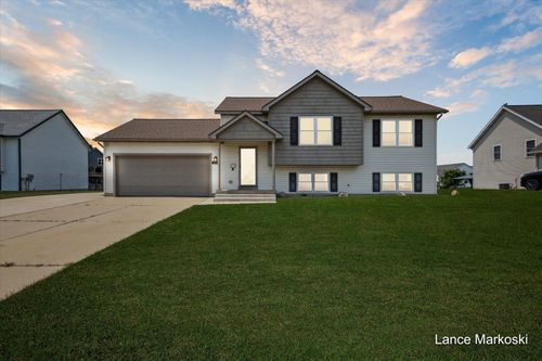 7039 Hartman Dr, Caledonia, MI, 49316-7769 | Card Image