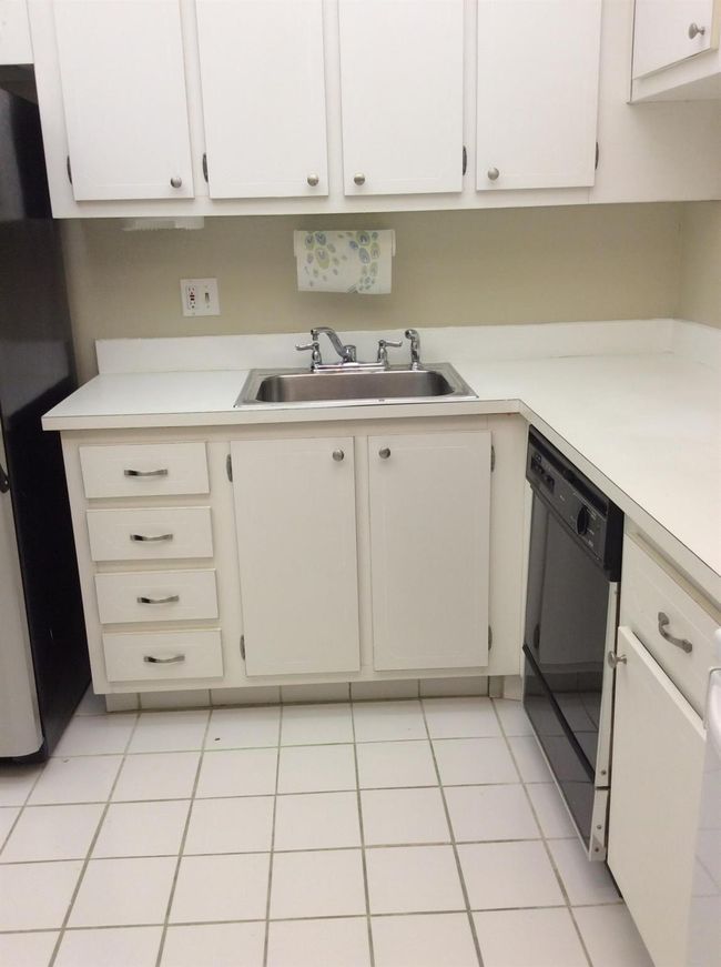 APT-2K - 470 Executive Center Dr, Condo with 1 bedrooms, 1 bathrooms and null parking in West Palm Beach FL | Image 4