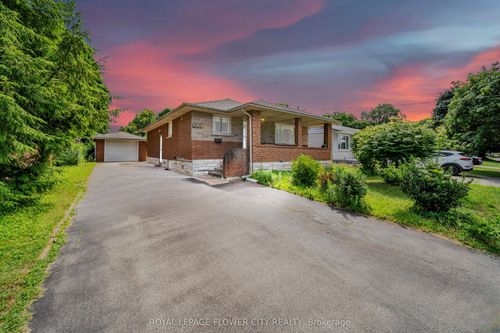 6768 Keiffer St, Niagara Falls, ON, L2E5K1 | Card Image